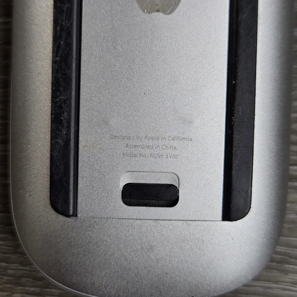 Apple A1296 Magic Mouse Wireless Bluetooth Silver White Multi-Touch Tested